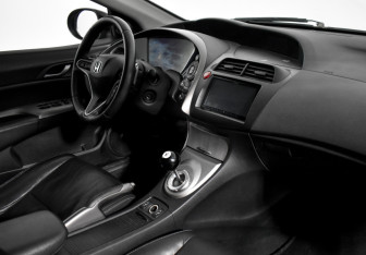 Подержанный автомобиль Honda Civic Hatchback 2008 года (13 фото)