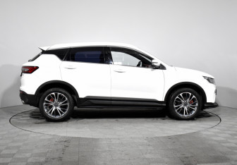 Подержанный автомобиль Geely Coolray 2023 года (4 фото)