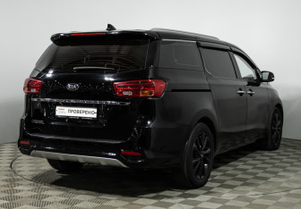 Подержанный автомобиль Kia Carnival 2019 года (5 фото)