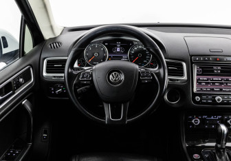 Подержанный автомобиль Volkswagen Touareg 2015 года (11 фото)