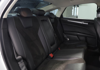 Подержанный автомобиль Ford Mondeo Sedan 2014 года (12 фото)