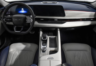 Подержанный автомобиль Chery Arrizo 8 2023 года (14 фото)