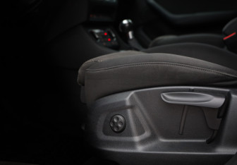 Подержанный автомобиль Audi Q3 2015 года (23 фото)