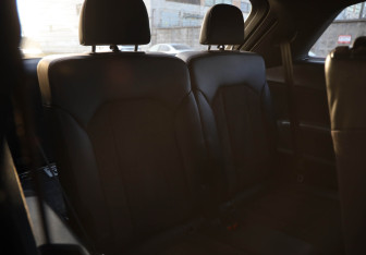 Подержанный автомобиль Audi Q7 2017 года (10 фото)