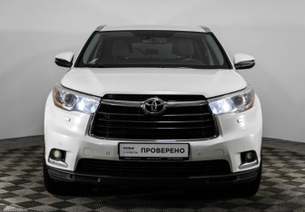 Подержанный автомобиль Toyota Highlander 2015 года (2 фото)