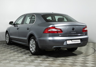 Подержанный автомобиль Skoda Superb Liftback 2011 года (7 фото)
