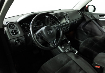 Подержанный автомобиль Volkswagen Tiguan 2012 года (11 фото)