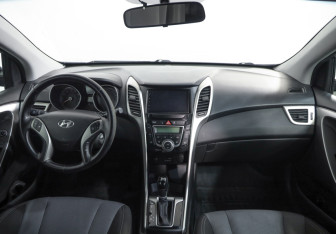 Подержанный автомобиль Hyundai i30 Hatchback 2016 года (9 фото)