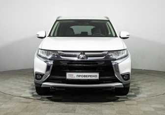 Подержанный автомобиль Mitsubishi Outlander 2018 года (2 фото)