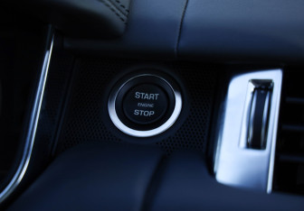 Подержанный автомобиль Land Rover Range Rover Sport 2021 года (18 фото)