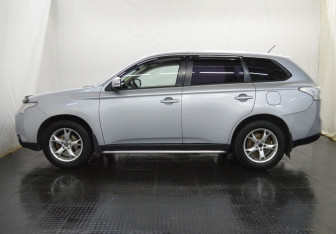 Подержанный автомобиль Mitsubishi Outlander 2012 года (8 фото)