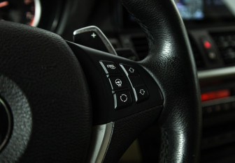 Подержанный автомобиль BMW X6 2013 года (21 фото)