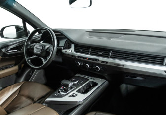 Подержанный автомобиль Audi Q7 2017 года (9 фото)