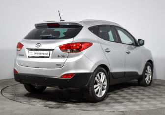 Подержанный автомобиль Hyundai ix35 2011 года (5 фото)