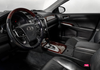 Подержанный автомобиль Toyota Camry Sedan 2011 года (9 фото)