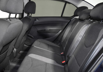 Подержанный автомобиль Peugeot 408 2013 года (12 фото)