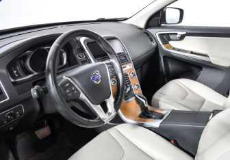 Подержанный автомобиль Volvo XC60 2015 года (9 фото)