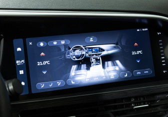 Подержанный автомобиль Geely Tugella 2023 года (19 фото)