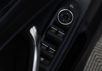 Подержанный автомобиль Ford Mondeo Sedan 2012 года (23 фото)