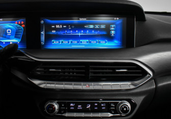 Подержанный автомобиль FAW Bestune T77 2022 года (16 фото)