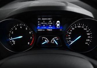 Подержанный автомобиль Ford Kuga 2017 года (15 фото)