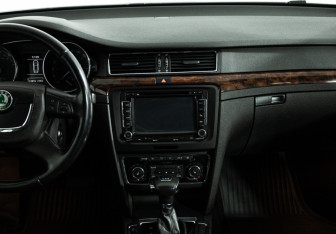 Подержанный автомобиль Skoda Superb Liftback 2011 года (14 фото)