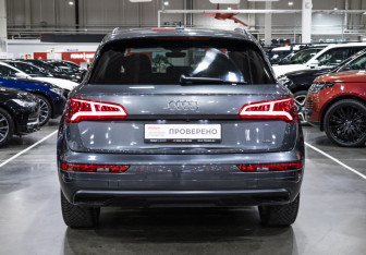 Подержанный автомобиль Audi Q5 2019 года (13 фото)
