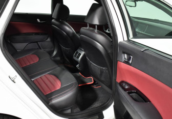 Подержанный автомобиль Kia Optima Sedan 2019 года (12 фото)