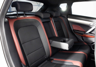 Подержанный автомобиль Geely Coolray 2023 года (15 фото)