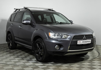Подержанный автомобиль Mitsubishi Outlander 2012 года (3 фото)