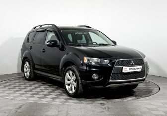 Подержанный автомобиль Mitsubishi Outlander 2012 года (3 фото)