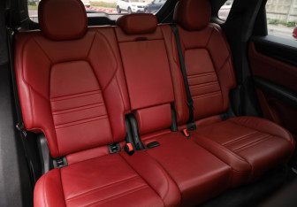Подержанный автомобиль Porsche Cayenne 2019 года (33 фото)