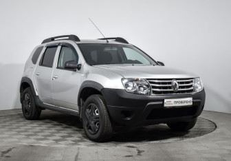 Подержанный автомобиль Renault Duster 2014 года (3 фото)