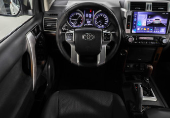 Подержанный автомобиль Toyota Land Cruiser Prado 2014 года (11 фото)