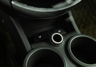 Подержанный автомобиль Chevrolet Spark 2012 года (17 фото)