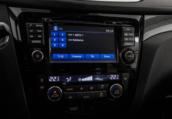 Подержанный автомобиль Nissan X-Trail 2016 года (15 фото)