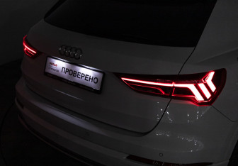 Подержанный автомобиль Audi Q3 2020 года (25 фото)