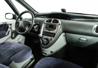 Подержанный автомобиль Citroen Xsara Picasso 2006 года (9 фото)