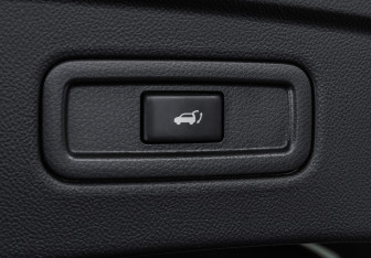 Подержанный автомобиль Infiniti QX70 2015 года (28 фото)