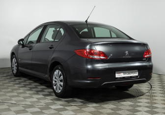 Подержанный автомобиль Peugeot 408 2016 года (7 фото)