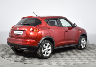Подержанный автомобиль Nissan Juke 2011 года (5 фото)