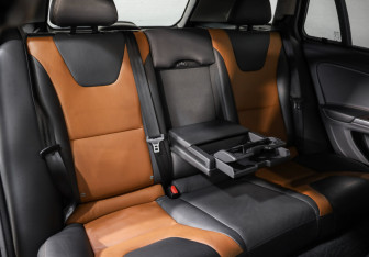 Подержанный автомобиль Volvo V60 Cross Country 2015 года (25 фото)