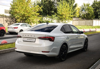 Подержанный автомобиль Skoda Octavia Liftback 2021 года (6 фото)