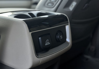 Подержанный автомобиль Kia Carnival 2020 года (23 фото)