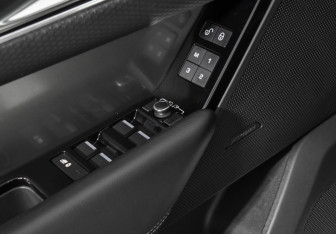 Подержанный автомобиль Land Rover Range Rover Velar 2018 года (10 фото)