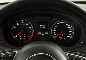 Подержанный автомобиль Audi Q3 2016 года (18 фото)