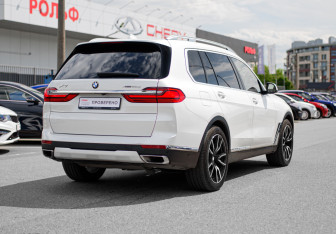 Подержанный автомобиль BMW X7 2019 года (6 фото)