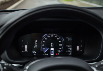 Подержанный автомобиль Volvo XC60 2020 года (14 фото)