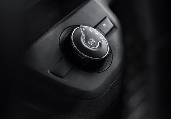 Подержанный автомобиль Peugeot Traveller 2018 года (11 фото)
