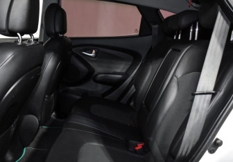 Подержанный автомобиль Hyundai ix35 2012 года (12 фото)
